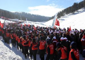 On binlerden kutlu yürüyüş